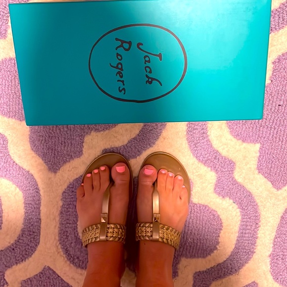 Gently used Jack Rogers Flip Flop Jellies in Gold - Picture 2 of 5